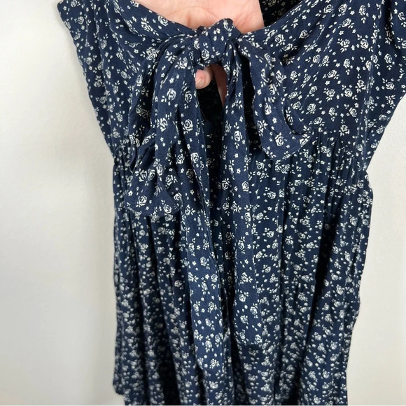 Brandy Melville Women's Mini Dress Navy Blue Floral Tiered Flowy Tie Back  Small - Picture 10 of 13